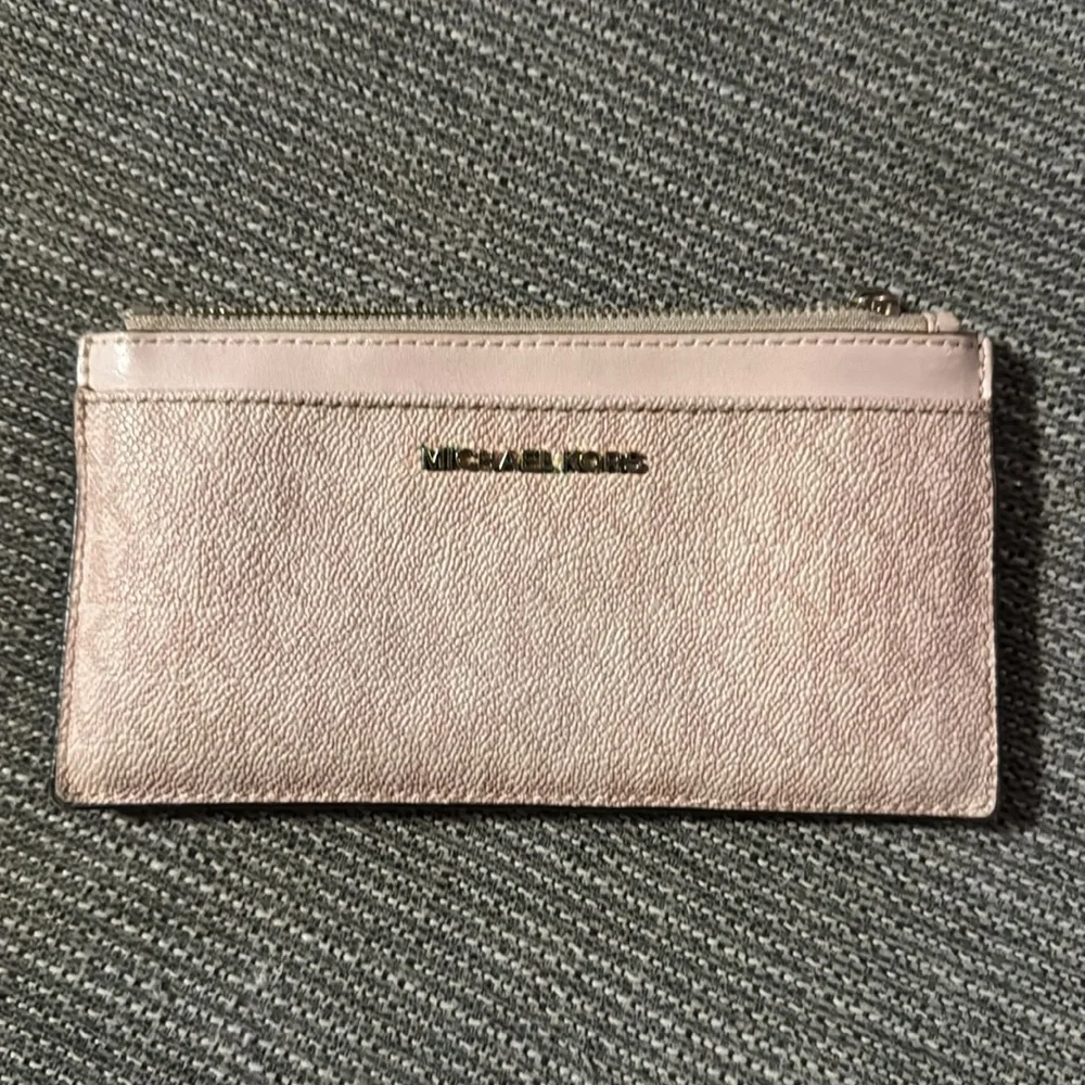 Michael Kors large baby pink crossbody - Picture 4 of 4